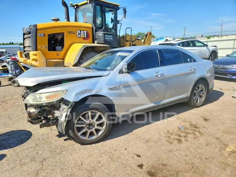 2011 Ford TAURUS фото