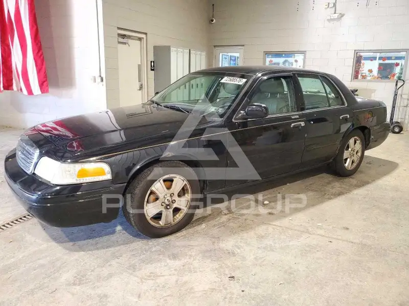 2011 Ford CROWN photo