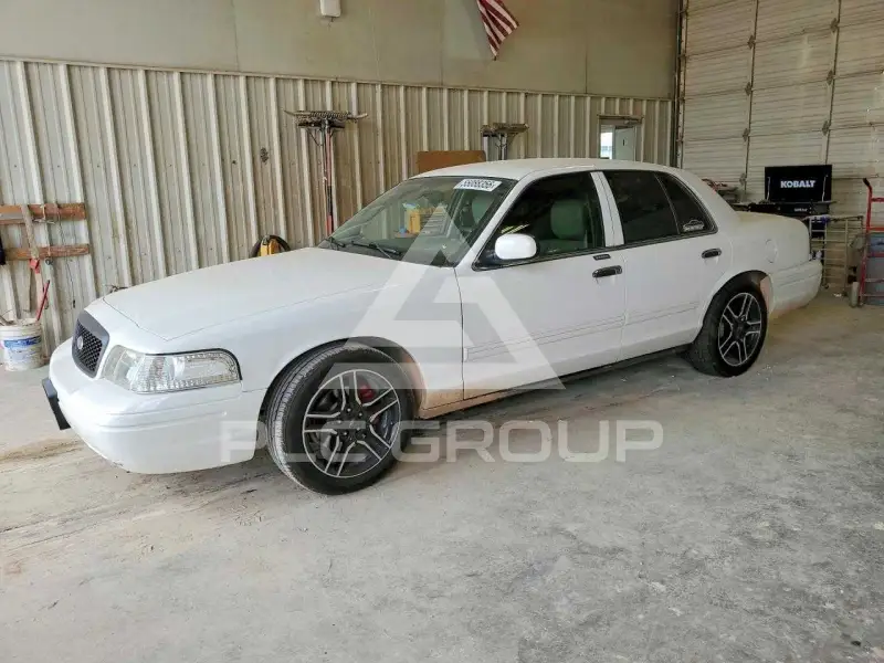 2011 Ford CROWN photo