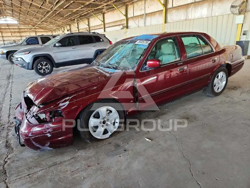 2011 Ford CROWN photo