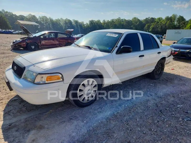 2011 Ford CROWN photo