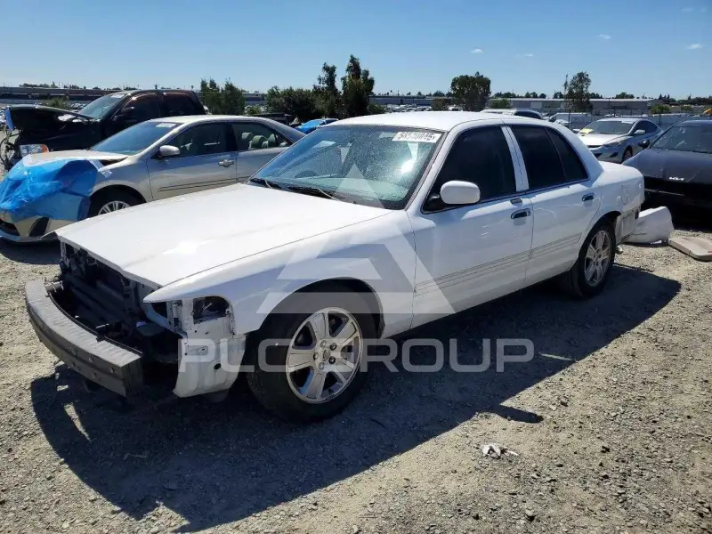 2011 Ford CROWN фото