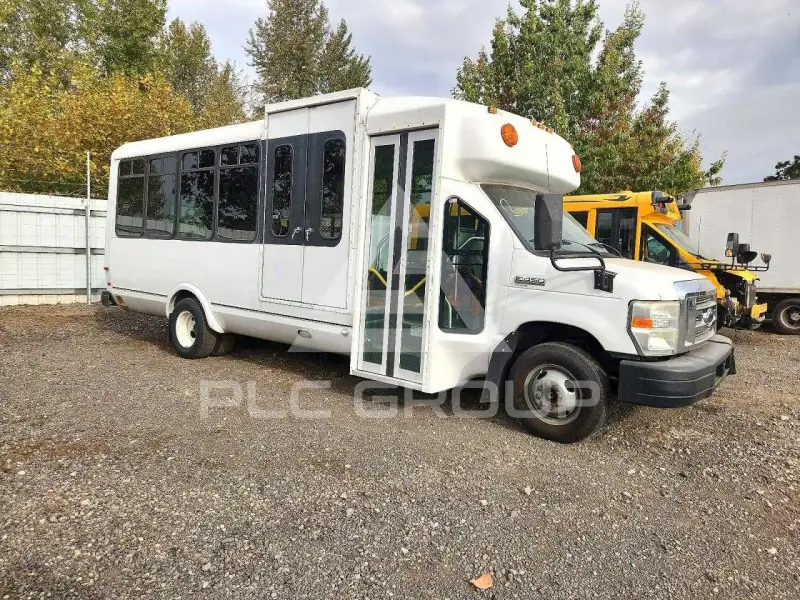 2011 Ford E-450 фото