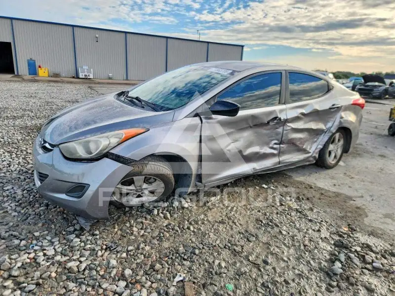2011 Hyundai Elantra photo