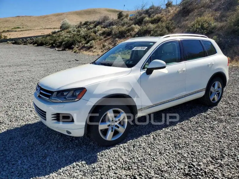2011 Volkswagen Touareg photo