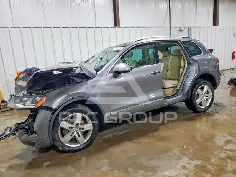 2011 Volkswagen Touareg photo