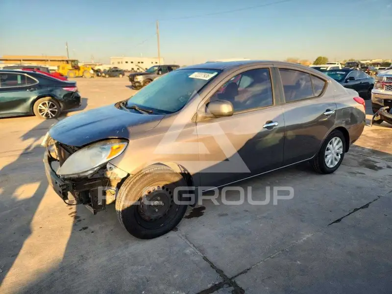 2012 Nissan VERSA photo