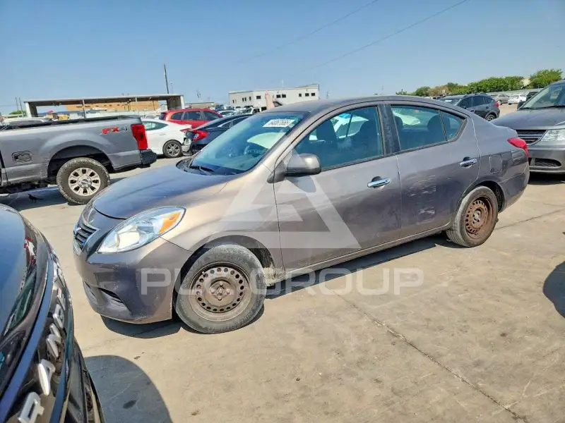 2012 Nissan VERSA photo