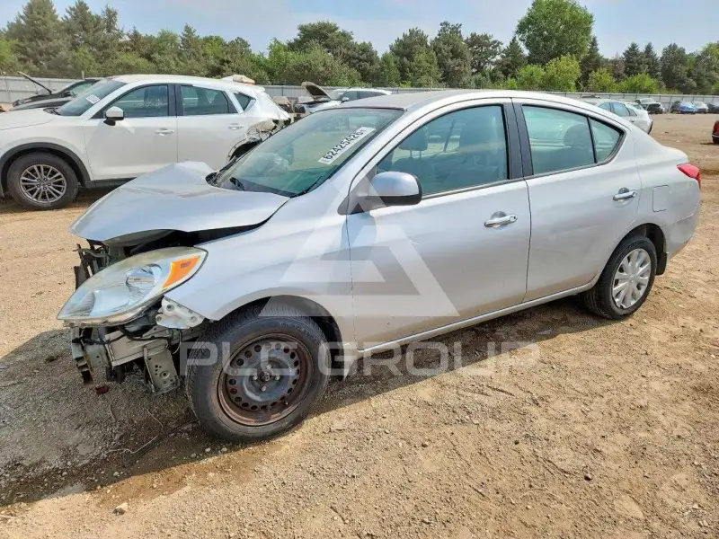 2012 Nissan VERSA photo