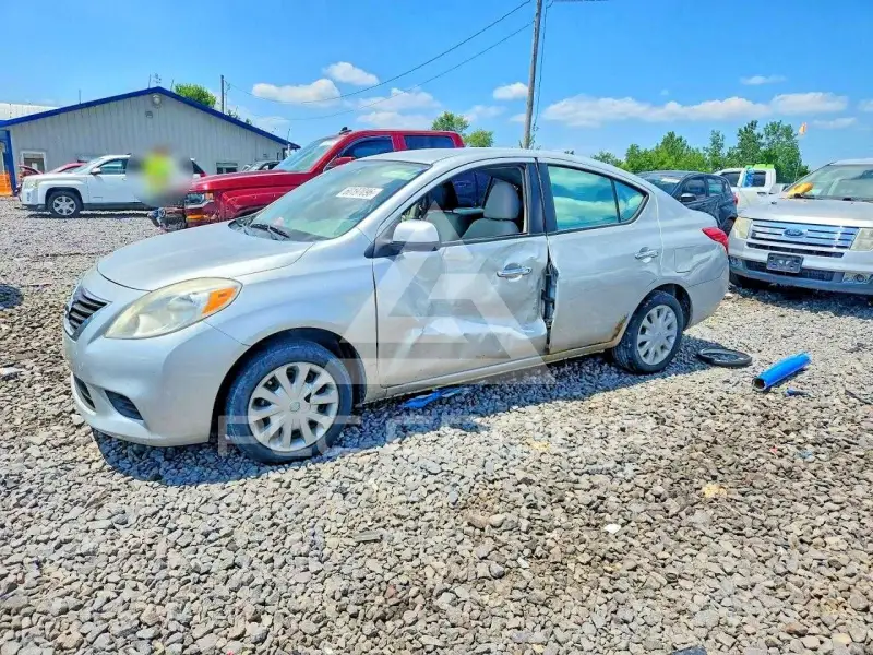 2012 Nissan VERSA photo
