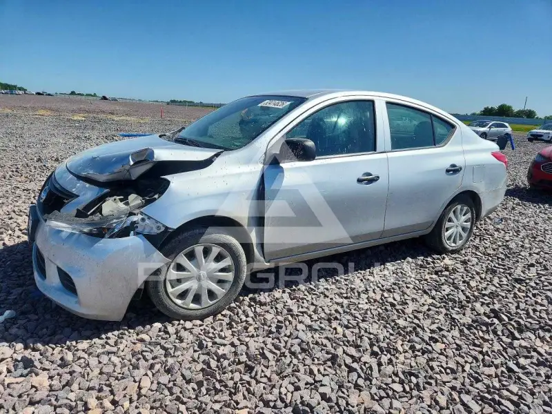2012 Nissan VERSA photo