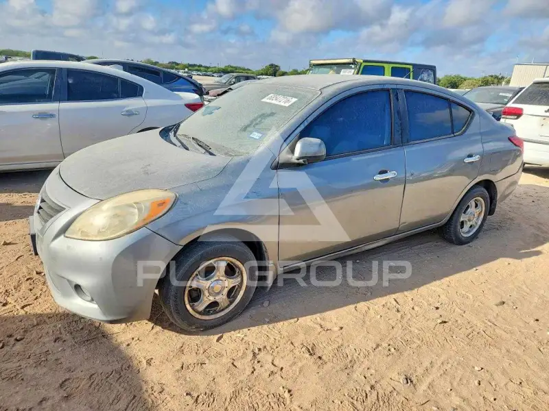 2012 Nissan VERSA photo