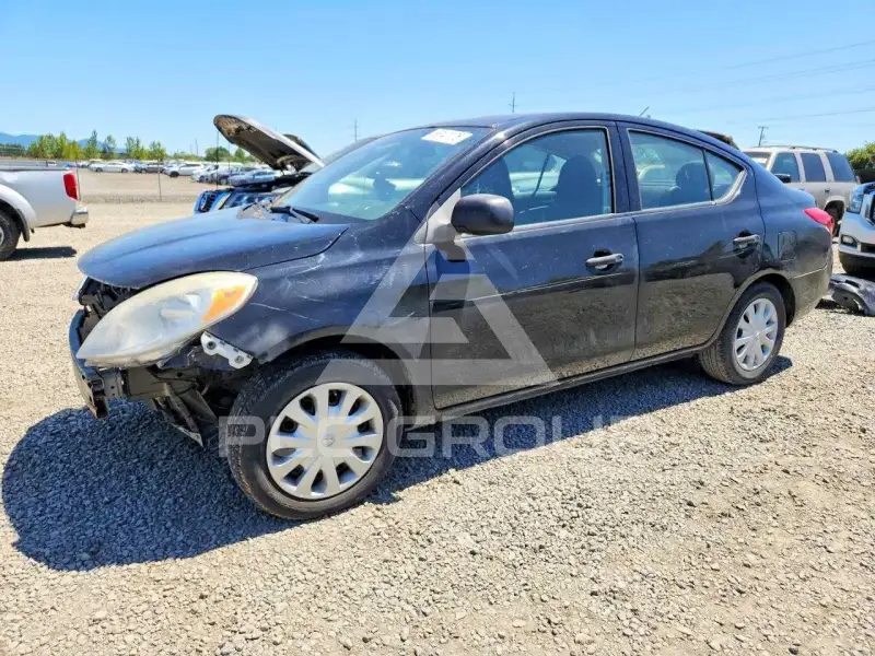 2012 Nissan VERSA photo