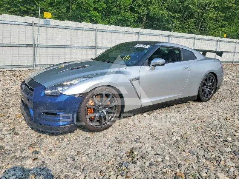 2012 Nissan GTR фото