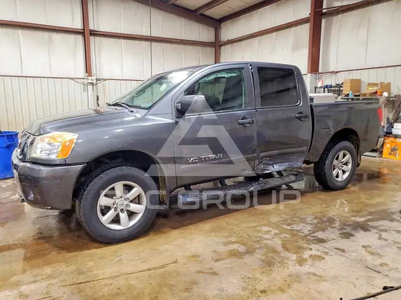 2012 Nissan TITAN фото