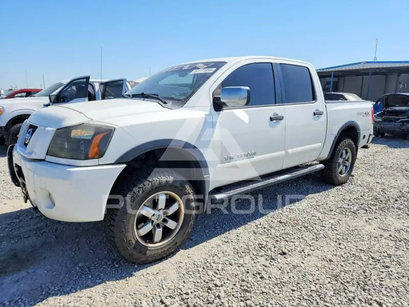 2012 Nissan TITAN фото