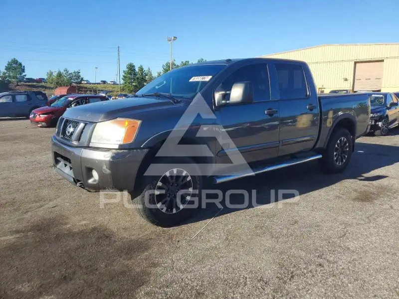 2012 Nissan TITAN фото