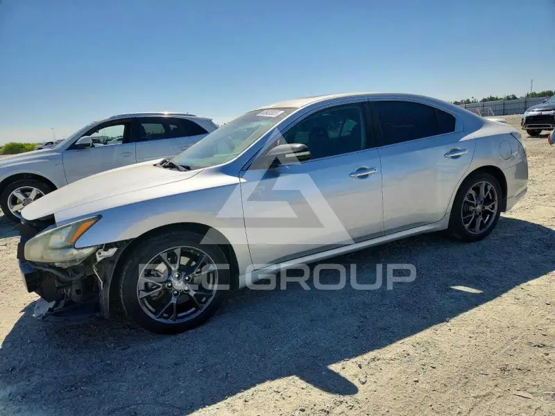 2012 Nissan MAXIMA photo