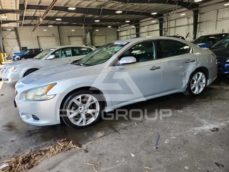 2012 Nissan MAXIMA photo