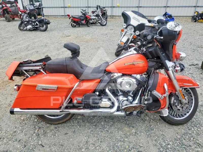 2012 Harley-Davidson FLHTK photo