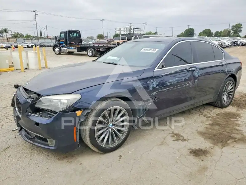 2012 BMW 740 фото