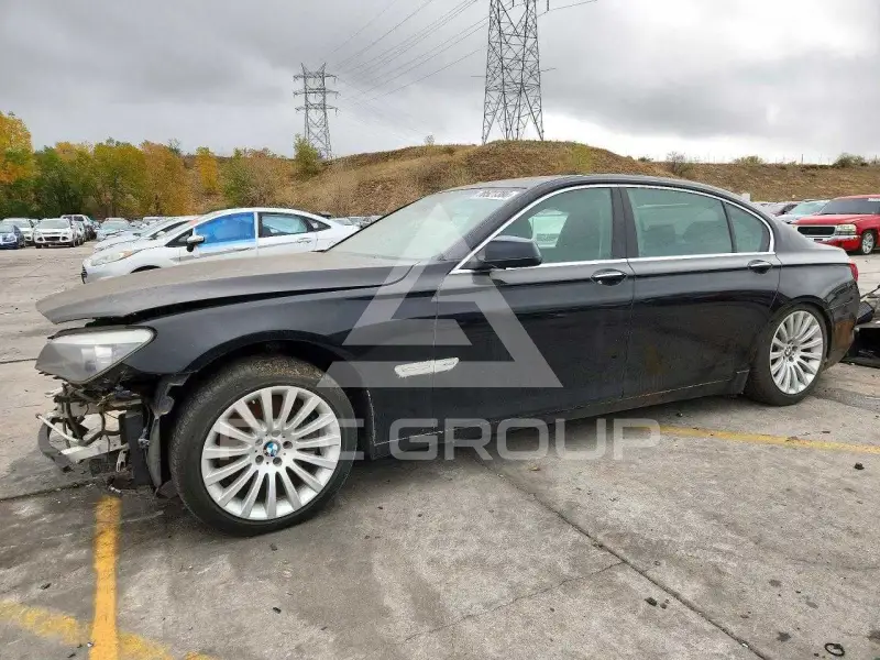 2012 BMW 750 photo