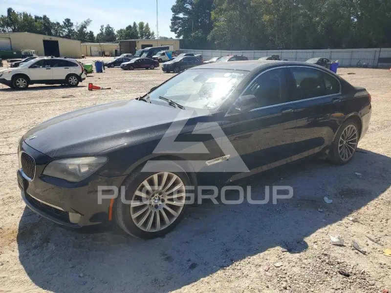 2012 BMW 750 фото