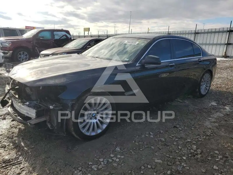 2012 BMW 750 фото