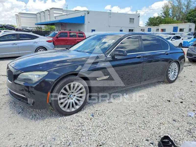 2012 BMW 750 фото