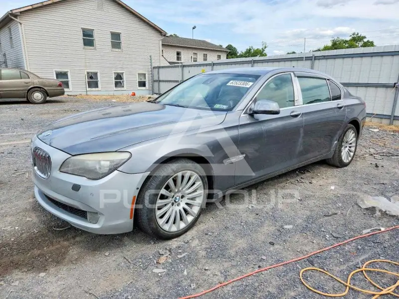 2012 BMW 750 фото