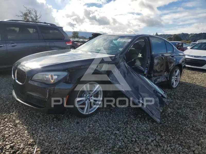 2012 BMW 750 фото