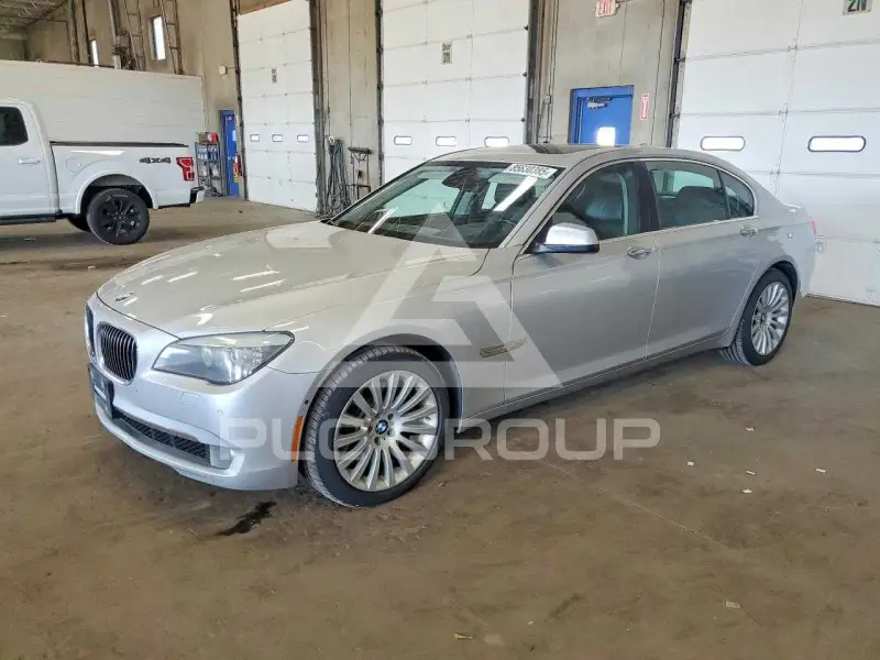 2012 BMW 750 фото