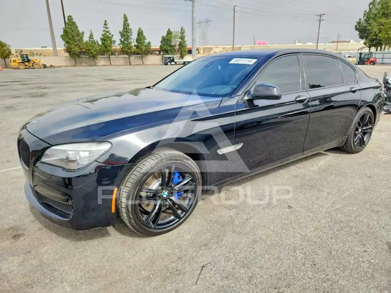 2012 BMW 750 фото