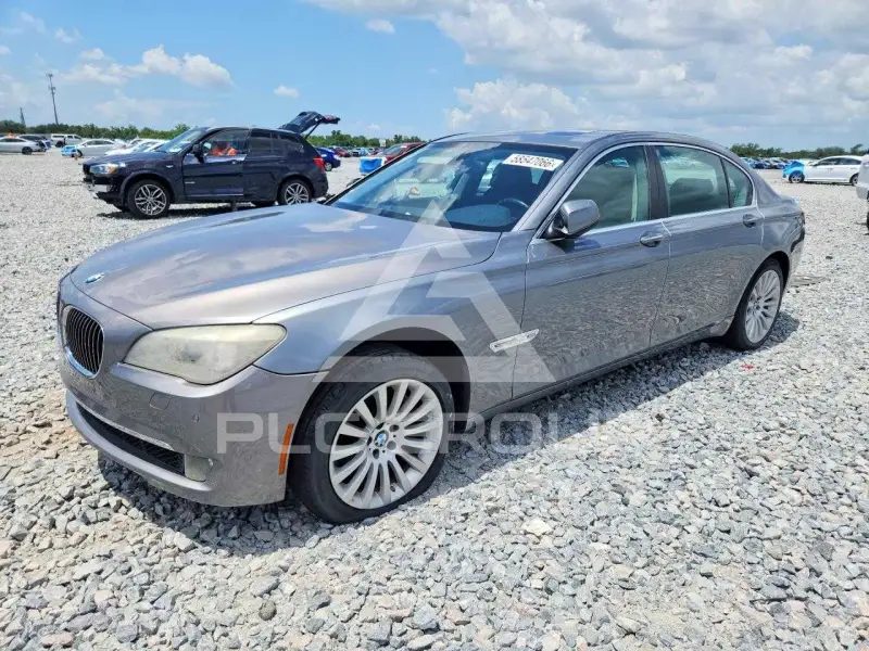 2012 BMW 750 фото