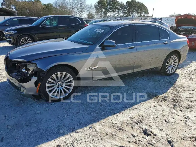 2012 BMW 750 фото