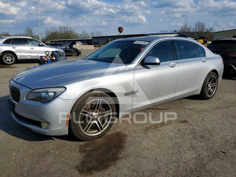 2012 BMW 750 photo