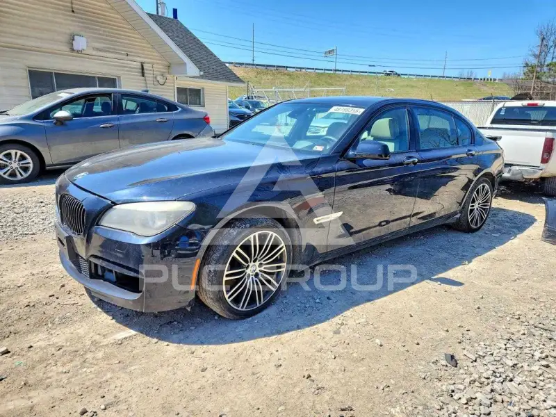 2012 BMW 750 photo