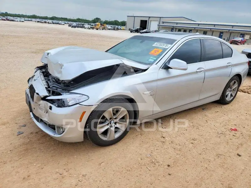 2012 BMW 528 photo