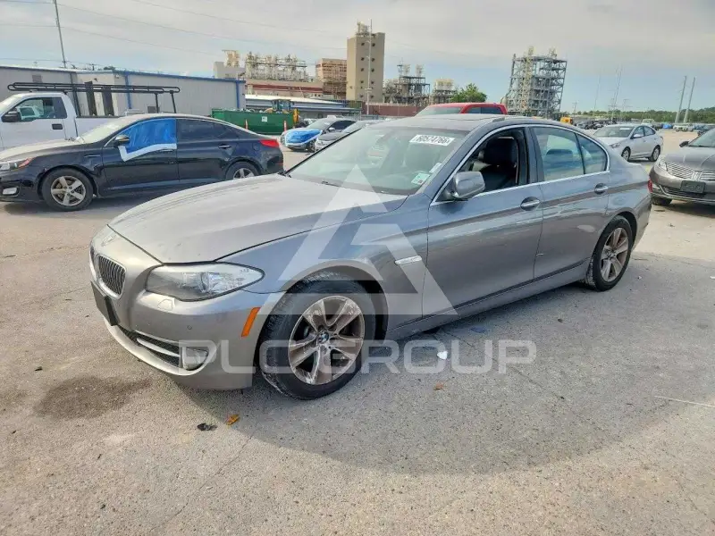 2012 BMW 528 photo