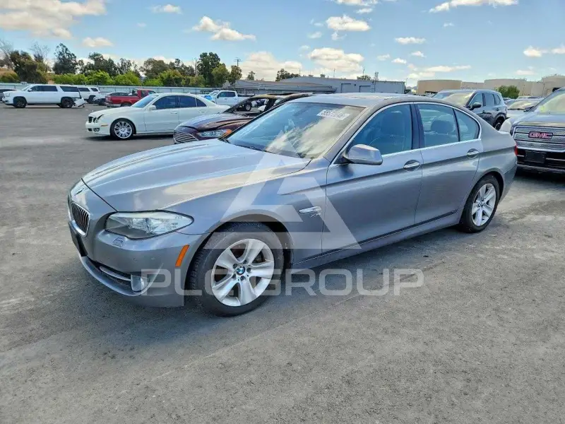 2012 BMW 528 photo