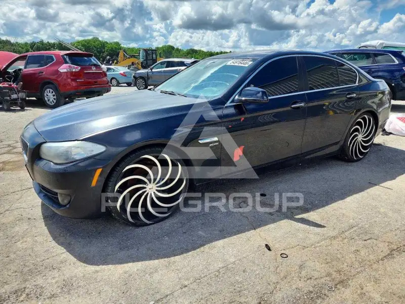2012 BMW 528 photo