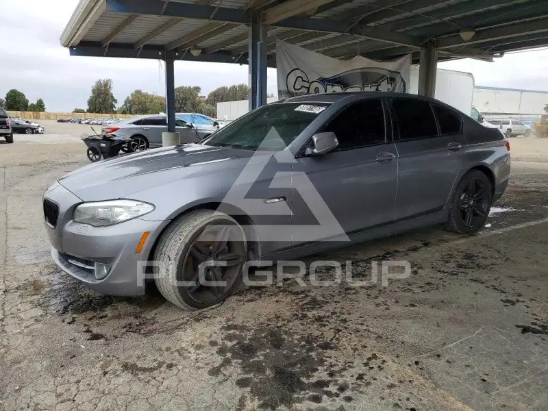 2012 BMW 550 фото