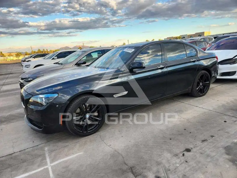 2012 BMW 750 фото