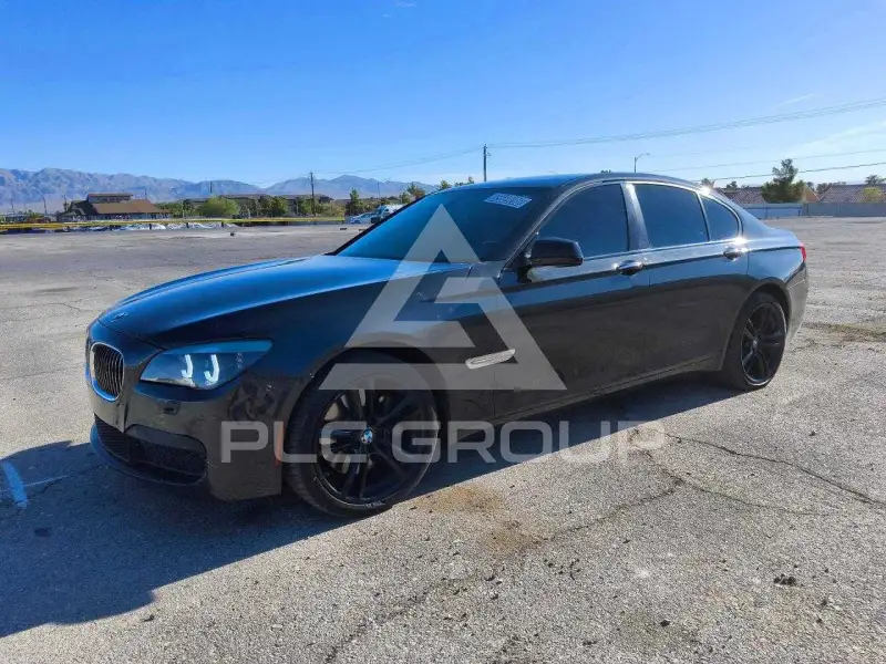 2012 BMW 750 фото