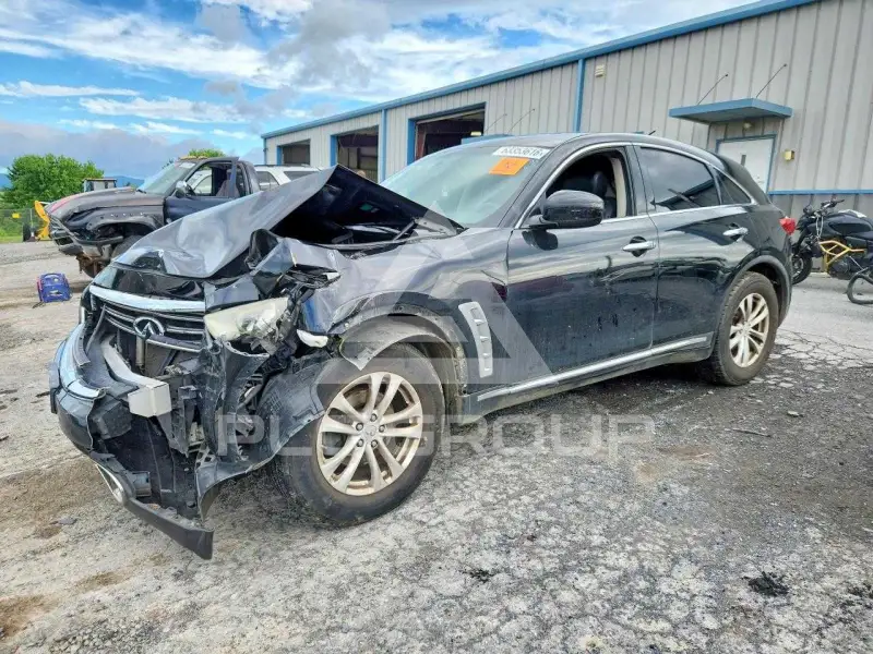 2012 Infinity FX35 photo