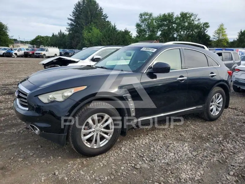 2012 Infinity FX35 photo