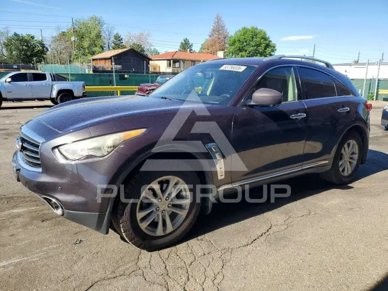 2012 Infinity FX35 photo