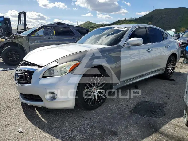 2012 Infinity M37 photo