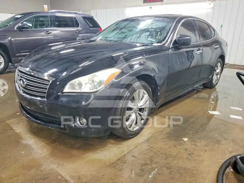 2012 Infinity M37 photo