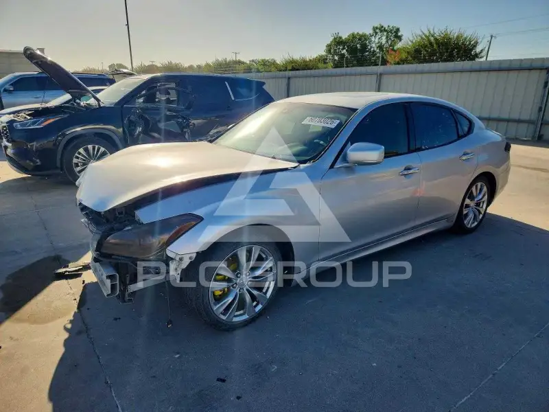2012 Infinity M37 photo